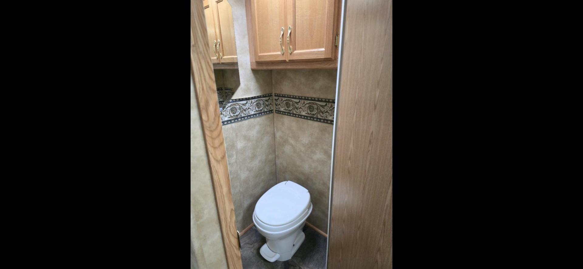 2004 White Keystone Challenger , located at 923 US HWY 87 E., Billings, MT, 59101, (406) 245-0456, 45.795788, -108.451881 - 2004 Keystone Challenger Very nice 29' 5th wheel with 2 slides. Front queen bed with huge front wardrobe closet. Couch makes into bed and could sleep 4.Full four season, a/c, hot water, furnace, oak cabinets, full awning.. Model 29RLB. WE CERTIFY OUR USED TRAILERS. John at 406 208 0659. - Photo#9