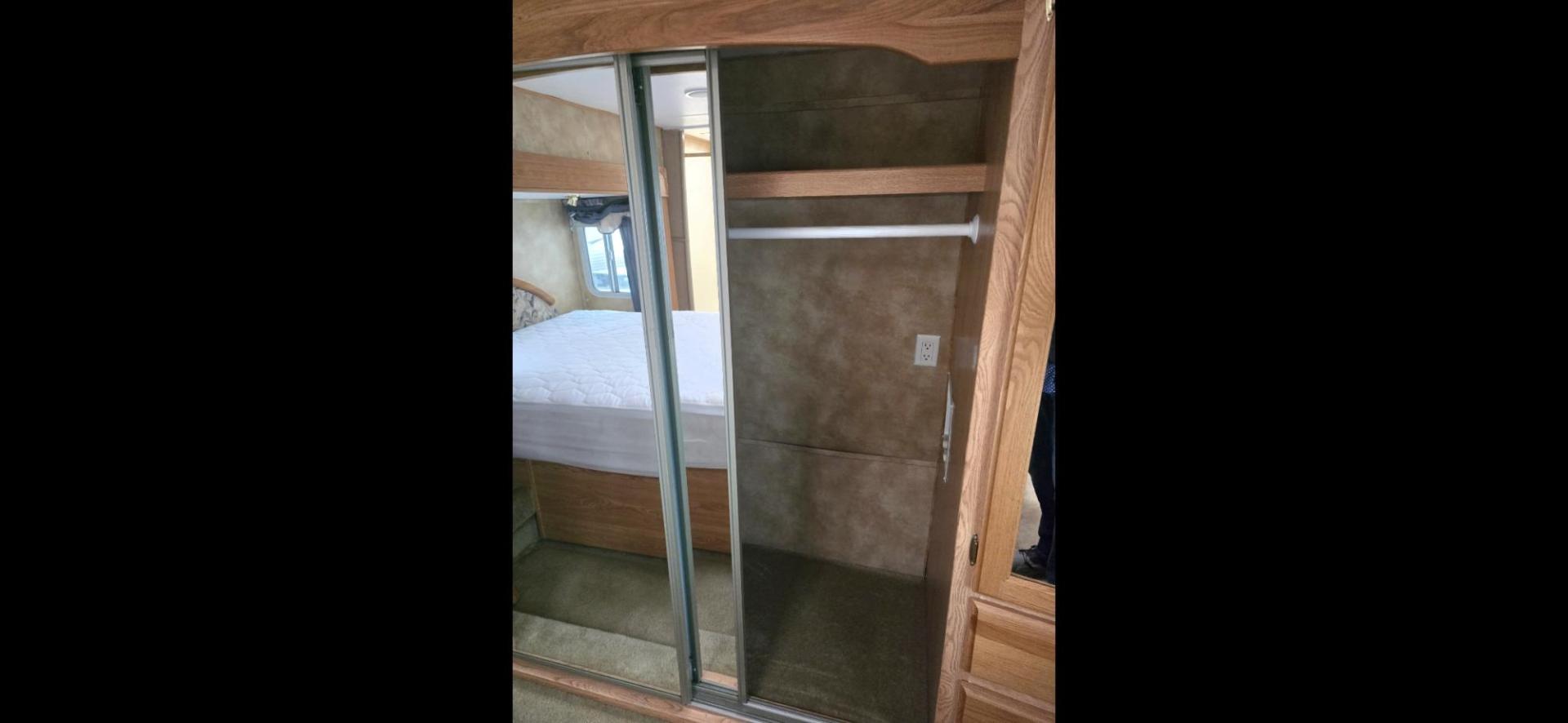 2004 White Keystone Challenger , located at 923 US HWY 87 E., Billings, MT, 59101, (406) 245-0456, 45.795788, -108.451881 - 2004 Keystone Challenger Very nice 29' 5th wheel with 2 slides. Front queen bed with huge front wardrobe closet. Couch makes into bed and could sleep 4.Full four season, a/c, hot water, furnace, oak cabinets, full awning.. Model 29RLB. WE CERTIFY OUR USED TRAILERS. John at 406 208 0659. - Photo#8