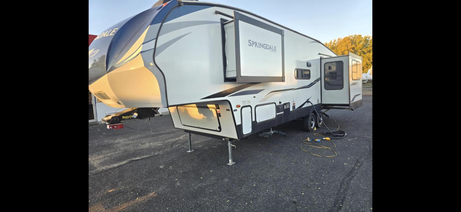 2021 Brown Keystone Springdale , located at 923 US HWY 87 E., Billings, MT, 59101, (406) 245-0456, 45.795788, -108.451881 - Photo#2