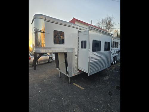 2011 Lakota Big Horn 4 H w/slide