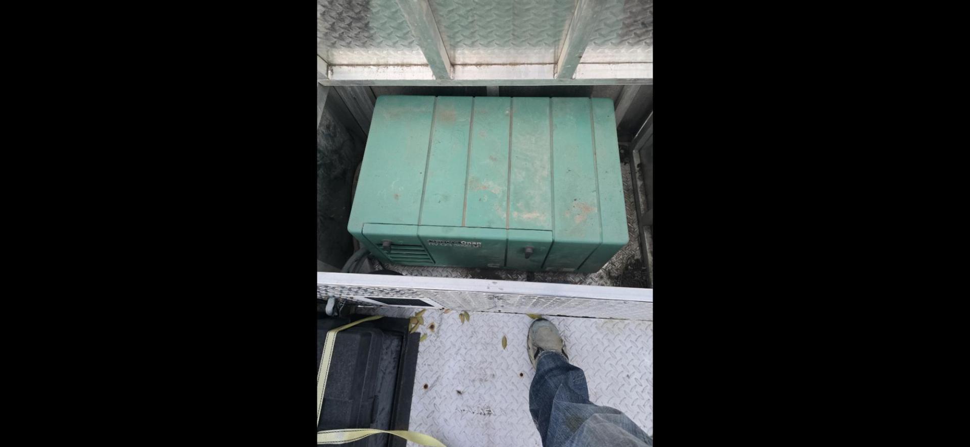 2011 White Lakota Big Horn , located at 923 US HWY 87 E., Billings, MT, 59101, (406) 245-0456, 45.795788, -108.451881 - 2011 Lakota Big Horn 8416 2011 Lakota Big Horn 4 Horse slant with super slide Located in Billings MT $55,900 This is such a nice trailer!!! 42' overall, empty weight 11,475 lbs, 8' wide, 16' LQ. Super slide, front Queen bed, Jackknife couch and booth dinette both make into beds. Could - Photo#4