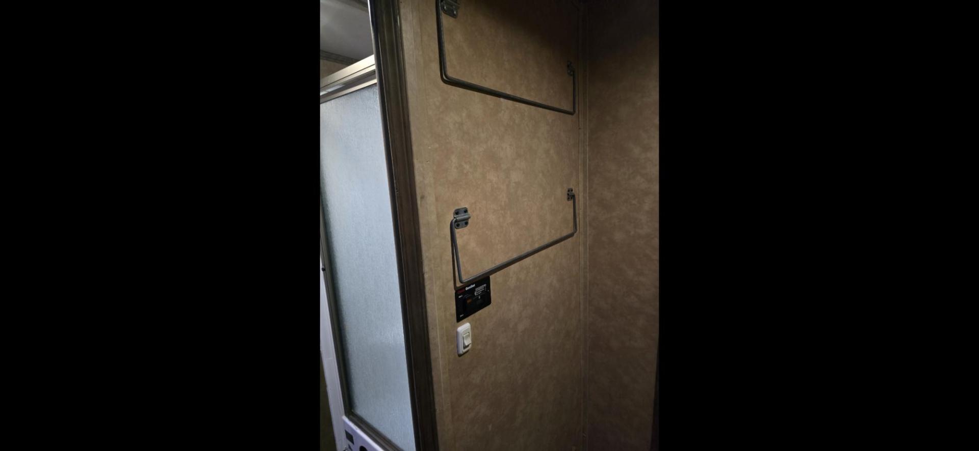 2011 White Lakota Big Horn , located at 923 US HWY 87 E., Billings, MT, 59101, (406) 245-0456, 45.795788, -108.451881 - 2011 Lakota Big Horn 8416 2011 Lakota Big Horn 4 Horse slant with super slide Located in Billings MT $55,900 This is such a nice trailer!!! 42' overall, empty weight 11,475 lbs, 8' wide, 16' LQ. Super slide, front Queen bed, Jackknife couch and booth dinette both make into beds. Could - Photo#21