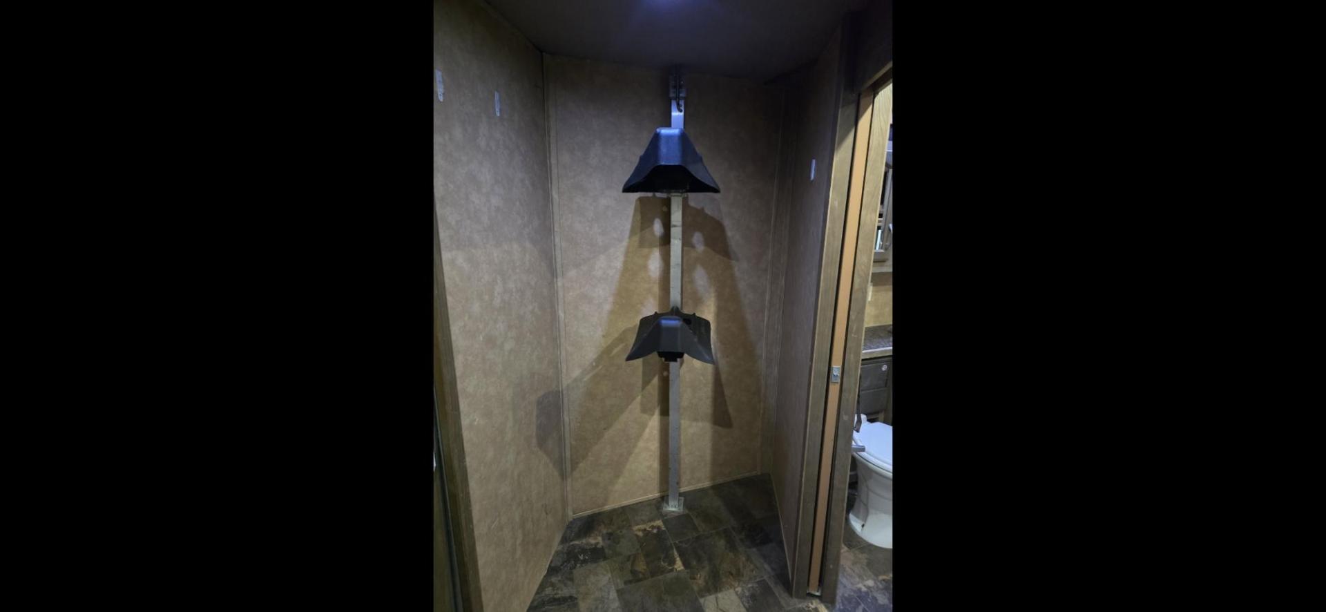 2011 White Lakota Big Horn , located at 923 US HWY 87 E., Billings, MT, 59101, (406) 245-0456, 45.795788, -108.451881 - 2011 Lakota Big Horn 8416 2011 Lakota Big Horn 4 Horse slant with super slide Located in Billings MT $55,900 This is such a nice trailer!!! 42' overall, empty weight 11,475 lbs, 8' wide, 16' LQ. Super slide, front Queen bed, Jackknife couch and booth dinette both make into beds. Could - Photo#19