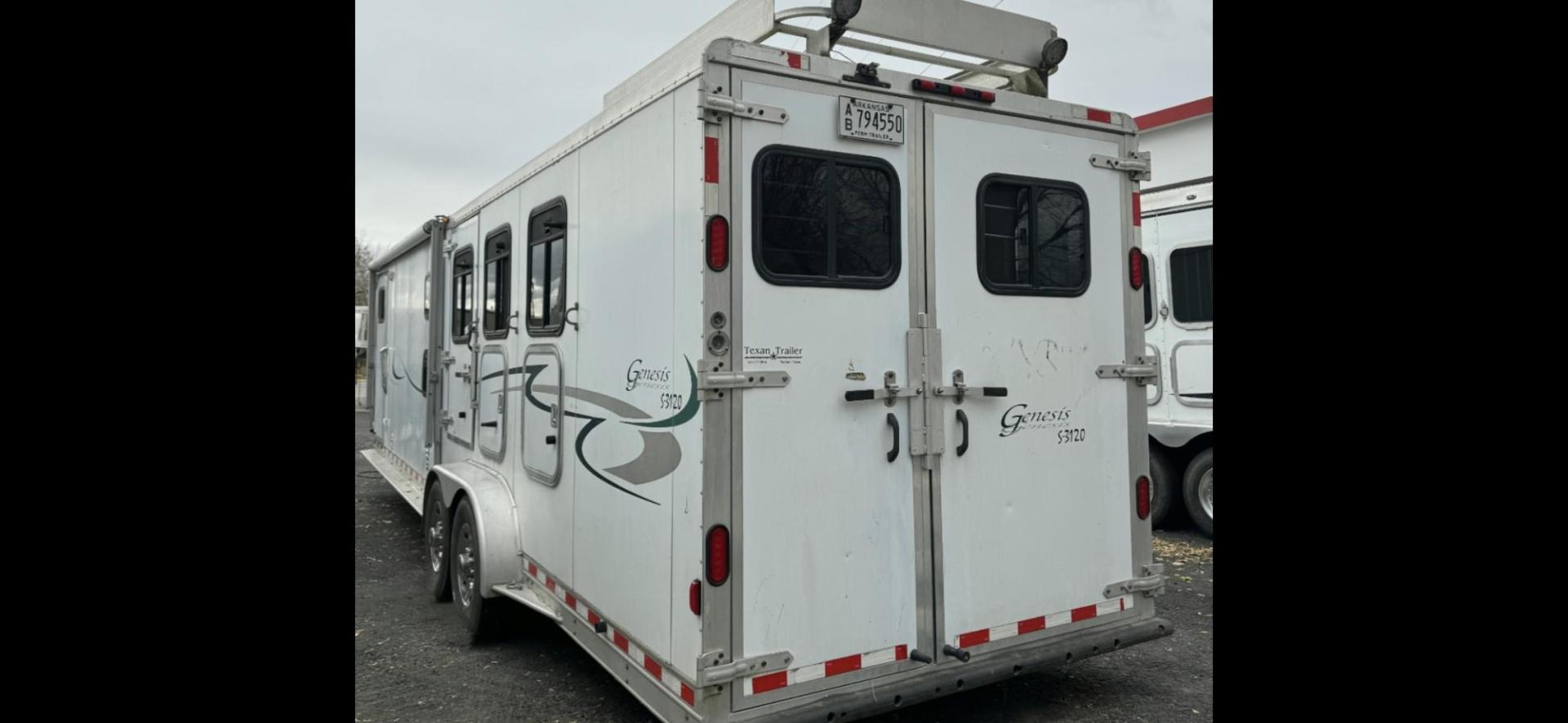 2003 Kiefer Gensis , located at 923 US HWY 87 E., Billings, MT, 59101, (406) 245-0456, 45.795788, -108.451881 - 2003 Kiefer Genesis S3120 2003 Kiefer Gensis S3120 LQ Located in Billings MT 50101 $21,900 This is a really nice 3 horse slant trailer with 14' LQ, 29' overall and 7' wide Queen size front bed, couch jack knife into bed, rear double bunks. Full bathroom with shower, toilet, and sink.A/C, hot - Photo#4