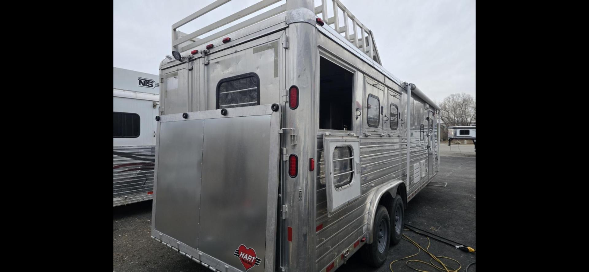 2007 Silver Hart U3HG , located at 923 US HWY 87 E., Billings, MT, 59101, (406) 245-0456, 45.795788, -108.451881 - 2007 HART U3HG Outlaw Conversion 3 Horse Slant Located in Billings MT $38,900 This is a gorgeous 3 horse slant with the Outlaw Conversion Package. Overall length is 33' 10", floor 26', shortwall 11', rear tack 4'6", 8' wide, 7'4" tall. Aluminum on aluminum, full fridge, hay rack, rear ramp, mang - Photo#3