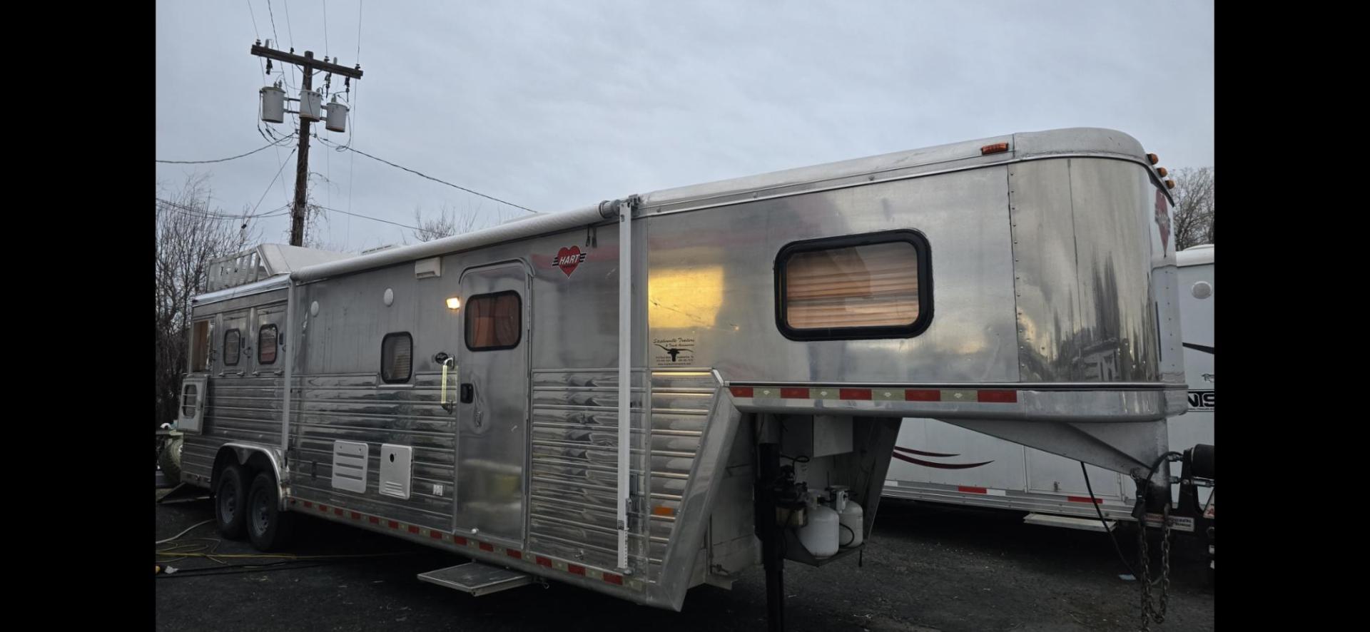 2007 Silver Hart U3HG , located at 923 US HWY 87 E., Billings, MT, 59101, (406) 245-0456, 45.795788, -108.451881 - 2007 HART U3HG Outlaw Conversion 3 Horse Slant Located in Billings MT $38,900 This is a gorgeous 3 horse slant with the Outlaw Conversion Package. Overall length is 33' 10", floor 26', shortwall 11', rear tack 4'6", 8' wide, 7'4" tall. Aluminum on aluminum, full fridge, hay rack, rear ramp, mang - Photo#2