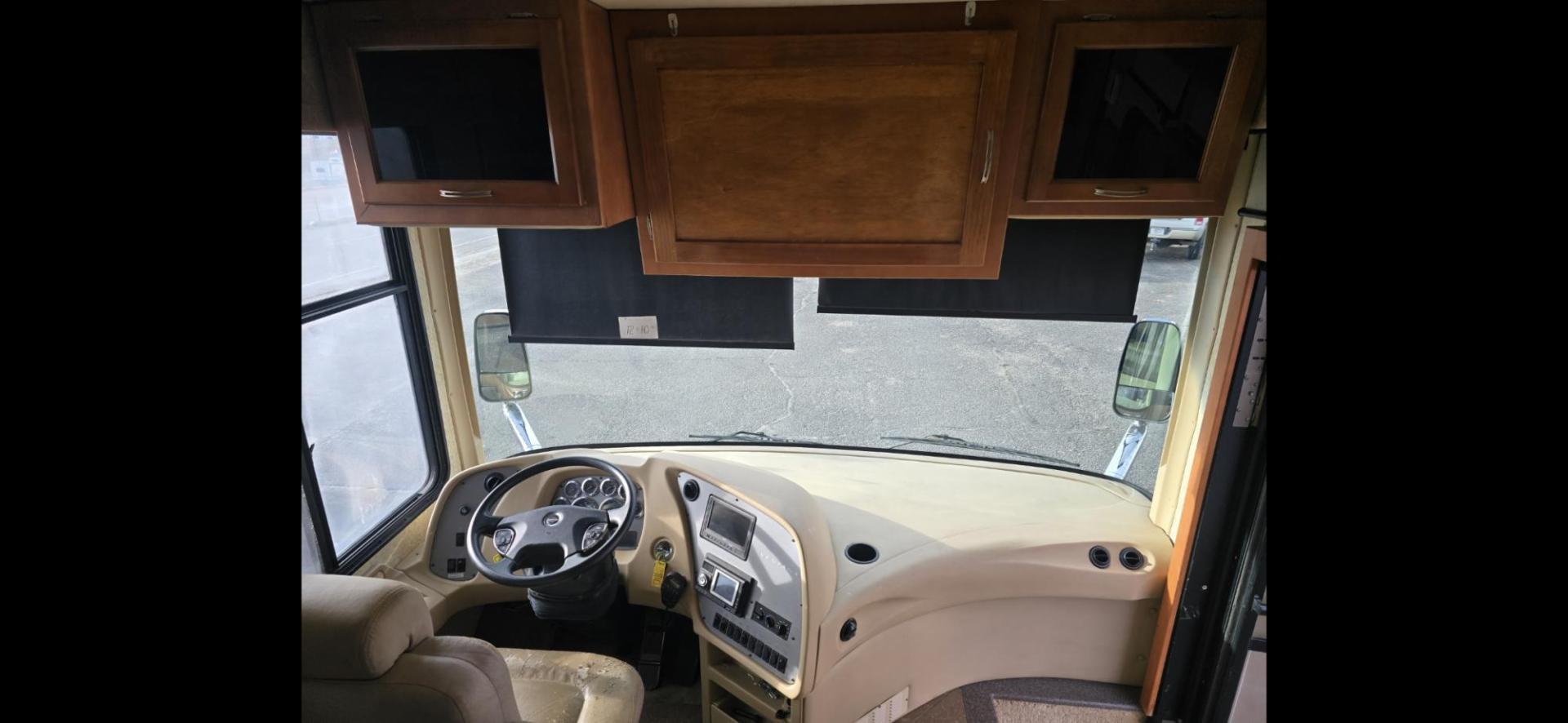 2009 Brown Newmar Ventana , located at 923 US HWY 87 E., Billings, MT, 59101, (406) 245-0456, 45.795788, -108.451881 - 2009 Newmar Ventana 4333 Diesel Pusher Located in Billings MT $54,900 This is an absolutely gorgeous Class A 43' Diesel Pusher Motorhome with 4 slides and $10,000 Watt Onan Generator. 360 HSP Cummins, 6 speed allison tranny, Spartin chassis, Toyota tires at 90%, full body paint, 3 A/C's, on - Photo#8