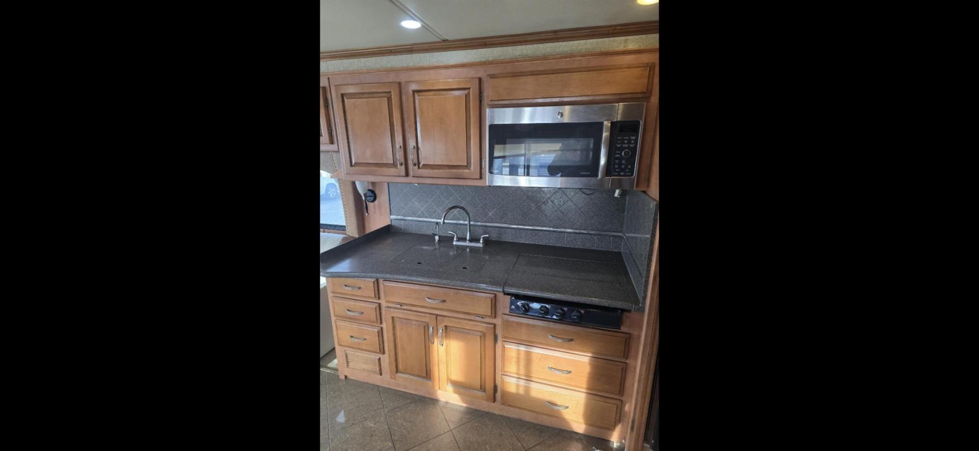 2009 Brown Newmar Ventana , located at 923 US HWY 87 E., Billings, MT, 59101, (406) 245-0456, 45.795788, -108.451881 - 2009 Newmar Ventana 4333 Diesel Pusher Located in Billings MT $54,900 This is an absolutely gorgeous Class A 43' Diesel Pusher Motorhome with 4 slides and $10,000 Watt Onan Generator. 360 HSP Cummins, 6 speed allison tranny, Spartin chassis, Toyota tires at 90%, full body paint, 3 A/C's, on - Photo#14