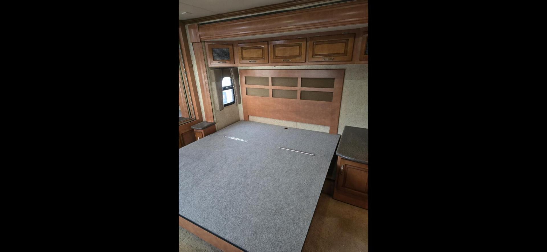 2009 Brown Newmar Ventana , located at 923 US HWY 87 E., Billings, MT, 59101, (406) 245-0456, 45.795788, -108.451881 - 2009 Newmar Ventana 4333 Diesel Pusher Located in Billings MT $54,900 This is an absolutely gorgeous Class A 43' Diesel Pusher Motorhome with 4 slides and $10,000 Watt Onan Generator. 360 HSP Cummins, 6 speed allison tranny, Spartin chassis, Toyota tires at 90%, full body paint, 3 A/C's, on - Photo#21