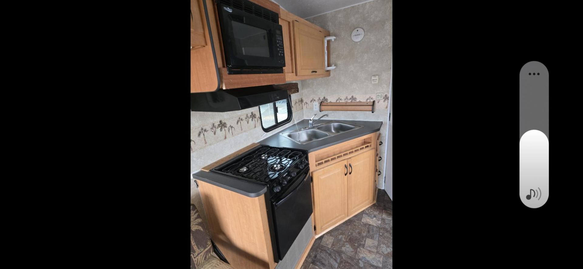 2007 White Thor Vortex , located at 923 US HWY 87 E., Billings, MT, 59101, (406) 245-0456, 45.795788, -108.451881 - Nice 2007 Thor Vortex 1/2 ton towable toy hauler with 15 gallon fuel station. Garage is 15' long. 9' is 8' wide and 6' is 6'4" wide. Lots of sleeping space. Double auto queen beds in ceiling, booth and couch both fold into beds. A/C, forced air heat, hot water, dual thirty pound propane tanks. Mode - Photo#5