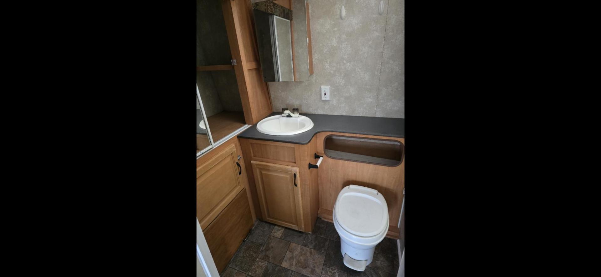 2007 White Thor Vortex , located at 923 US HWY 87 E., Billings, MT, 59101, (406) 245-0456, 45.795788, -108.451881 - Nice 2007 Thor Vortex 1/2 ton towable toy hauler with 15 gallon fuel station. Garage is 15' long. 9' is 8' wide and 6' is 6'4" wide. Lots of sleeping space. Double auto queen beds in ceiling, booth and couch both fold into beds. A/C, forced air heat, hot water, dual thirty pound propane tanks. Mode - Photo#8