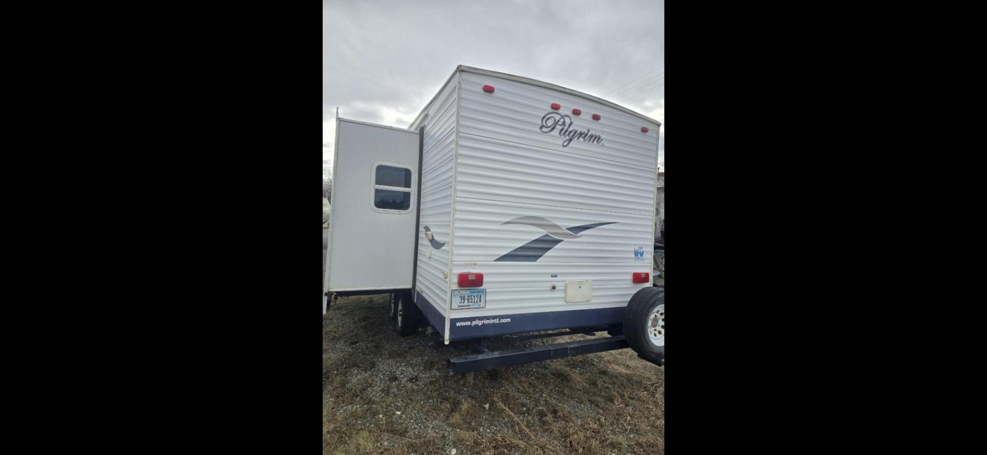 2006 White Pilgrim 5th wheel , located at 923 US HWY 87 E., Billings, MT, 59101, (406) 245-0456, 45.795788, -108.451881 - This is a very nice 1/2 ton towable 27' fifth wheel with a full super slide. Front queen walk around bed and rear double bunks. Couch and booth dynette both make into beds, could sleep 8. flipped axles for clearance, a/c, forced air heat, hot water, inside/outside showers, full bath shower toilet a - Photo#2