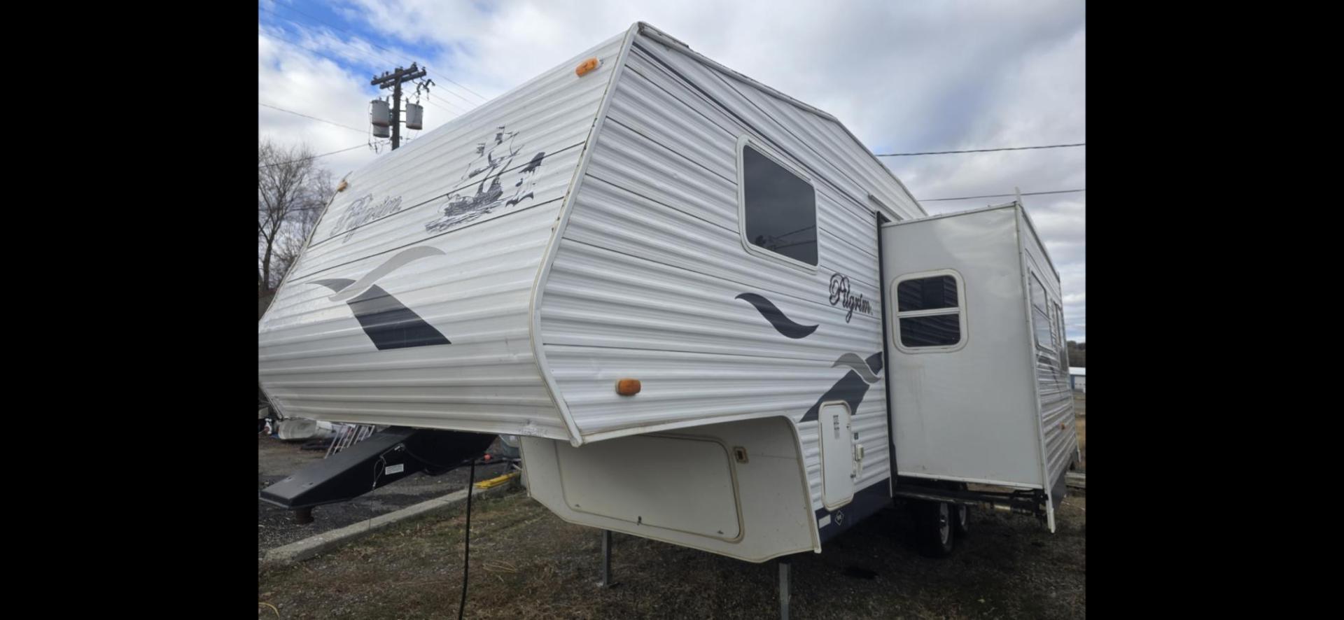 2006 White Pilgrim 5th wheel , located at 923 US HWY 87 E., Billings, MT, 59101, (406) 245-0456, 45.795788, -108.451881 - This is a very nice 1/2 ton towable 27' fifth wheel with a full super slide. Front queen walk around bed and rear double bunks. Couch and booth dynette both make into beds, could sleep 8. flipped axles for clearance, a/c, forced air heat, hot water, inside/outside showers, full bath shower toilet a - Photo#1