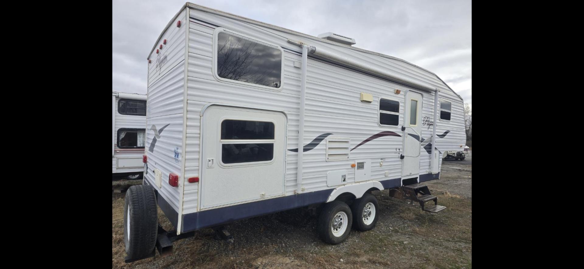 2006 White Pilgrim 5th wheel , located at 923 US HWY 87 E., Billings, MT, 59101, (406) 245-0456, 45.795788, -108.451881 - This is a very nice 1/2 ton towable 27' fifth wheel with a full super slide. Front queen walk around bed and rear double bunks. Couch and booth dynette both make into beds, could sleep 8. flipped axles for clearance, a/c, forced air heat, hot water, inside/outside showers, full bath shower toilet a - Photo#3