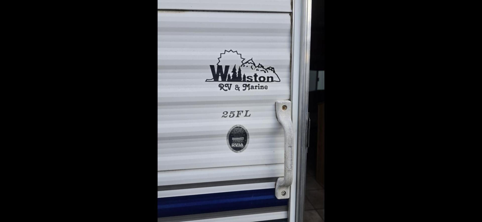 2003 White Keystone Hornet , located at 923 US HWY 87 E., Billings, MT, 59101, (406) 245-0456, 45.795788, -108.451881 - 2003 Keystone Hornet $4995 Located in Billings MT 25' travel trailer with a slide. 1/2 ton towable with dry weight 4720 lbs. Rear kitchen with front queen bed. Jack knife couch and booth dinette both make into beds. Could sleep 6. A/C, hot water, forced air heat. Full bath, shower, toilet. Wir - Photo#8
