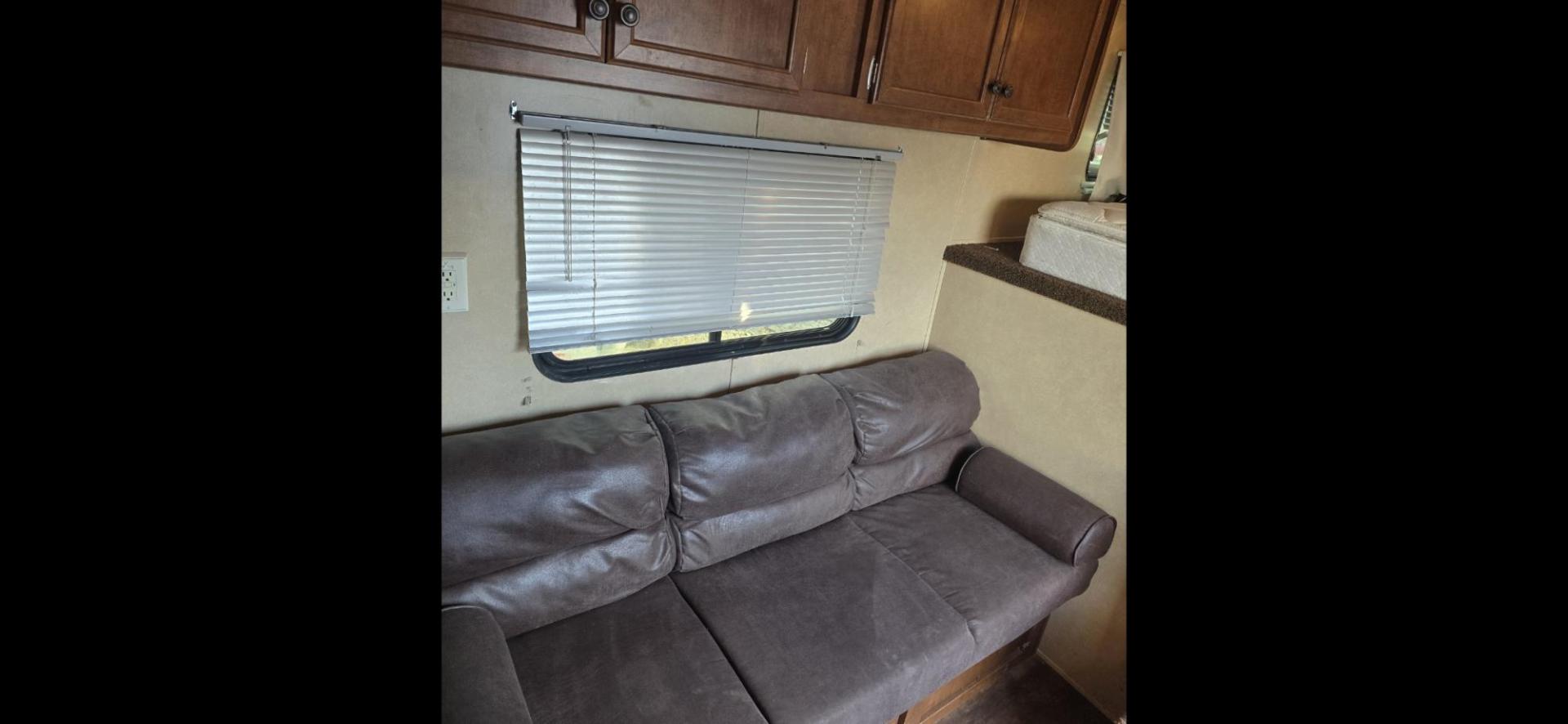 2014 White Bison Trailers Hand 380TH , located at 923 US HWY 87 E., Billings, MT, 59101, (406) 245-0456, 45.795788, -108.451881 - 2014 Bison Trail Hand 3 Horse Located in Billings MT $24,500 3 horse slant, 380TH, aluminum on aluminum, 7' Wide, hay rack, stud wall, full living quarters, bath, shower, toilet, a/c, hot water, furnace. Front queen bed and and jackknife couch makes into bed. Rear tack is collapsible. Front fold - Photo#7