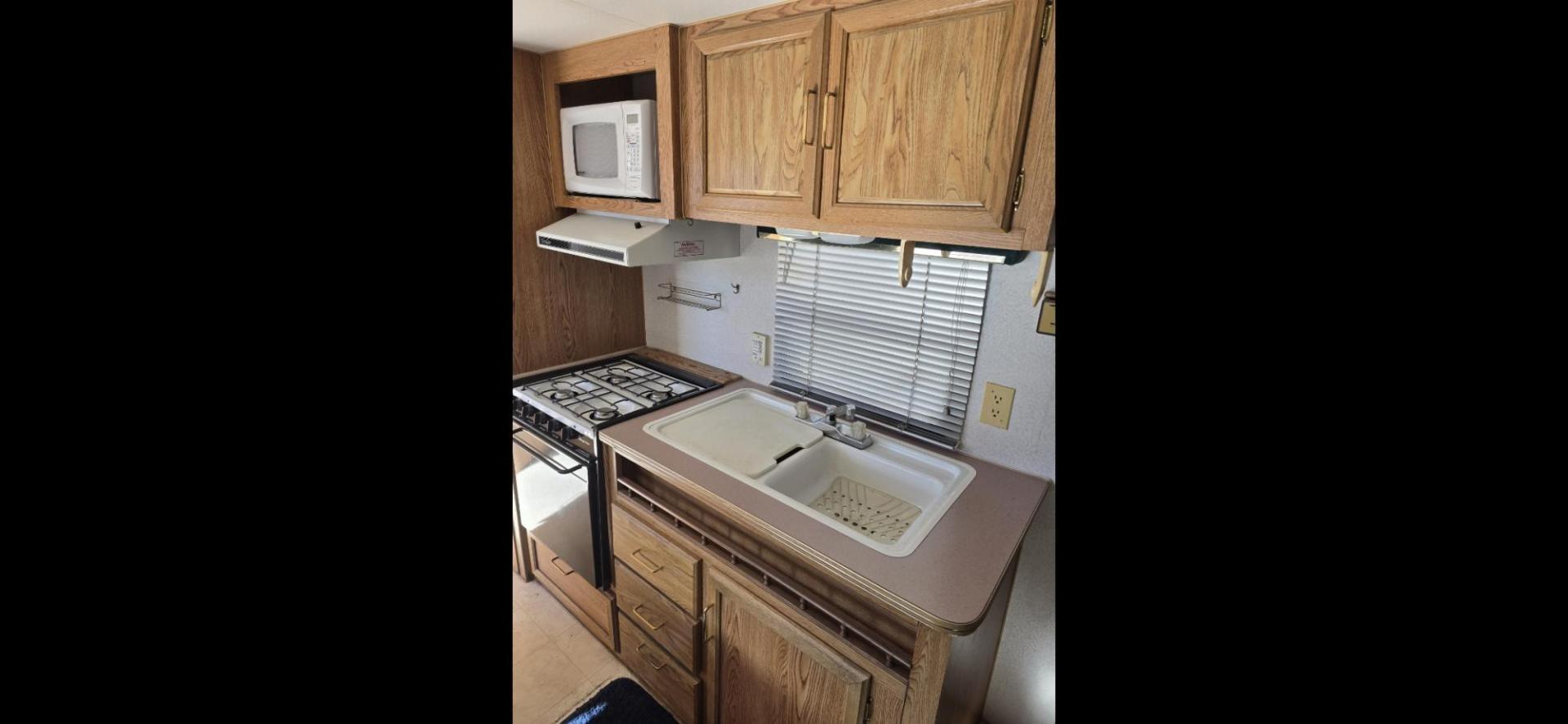 1993 White Fleetwood Wilderness , located at 923 US HWY 87 E., Billings, MT, 59101, (406) 245-0456, 45.795788, -108.451881 - 1993 Fleetwood Wilderness CAMPING ON A BUDGET!!! 19' travel trailer that is 1/2 ton towable. Booth dinette and Jack knife couch both make into beds. Full bath, shower toilet, AC, furnace. Nice sized refrigerator, front viewing window, 6 gal hot water heater. WE CERTIFY OUR USED TRAILERS!!! John - Photo#7