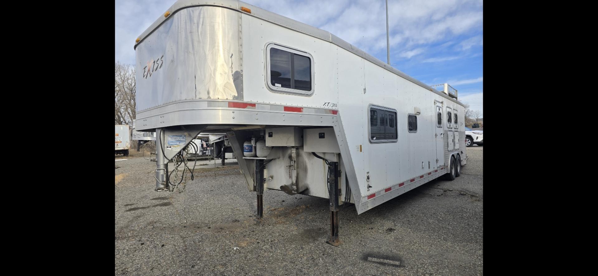 2006 White Exiss 3 Horse LQ , located at 923 US HWY 87 E., Billings, MT, 59101, (406) 245-0456, 45.795788, -108.451881 - Photo#0