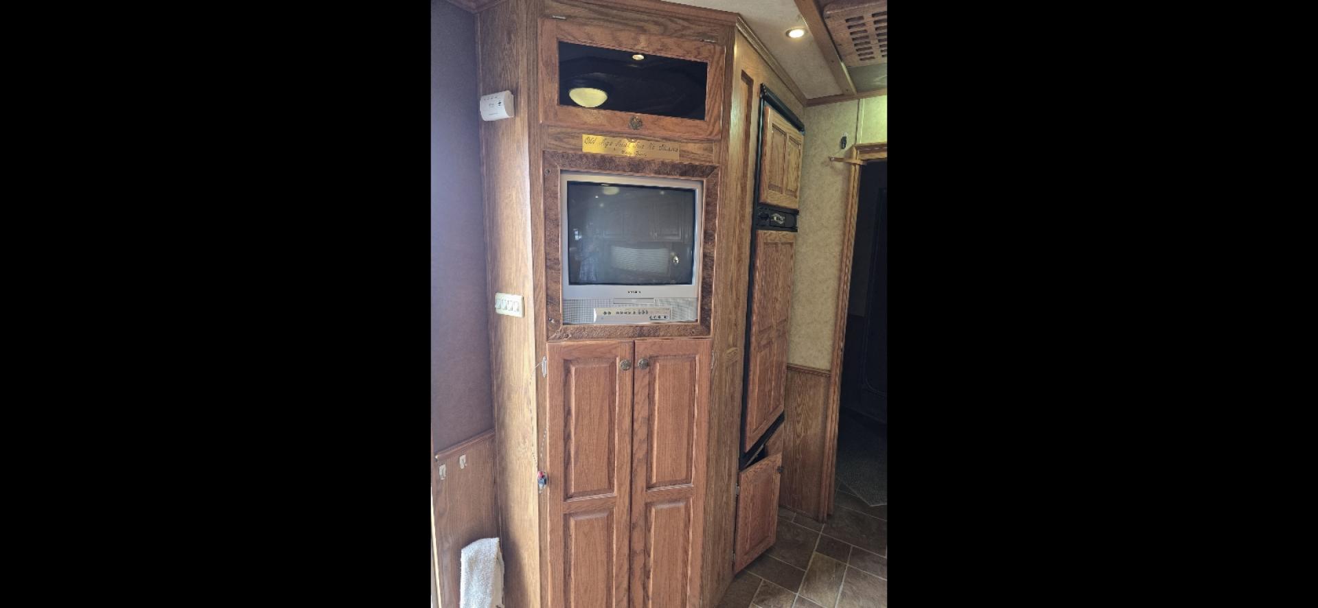 2006 White Exiss 3 Horse LQ , located at 923 US HWY 87 E., Billings, MT, 59101, (406) 245-0456, 45.795788, -108.451881 - Photo#8