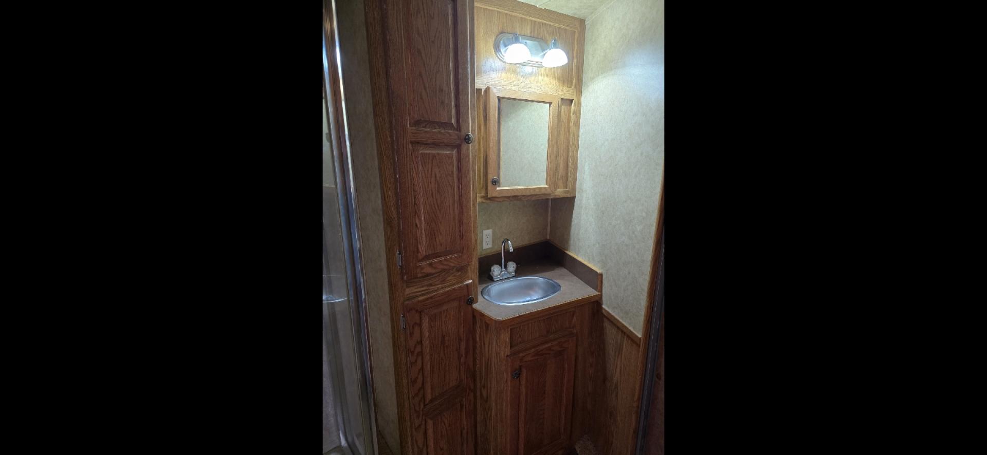 2006 White Exiss 3 Horse LQ , located at 923 US HWY 87 E., Billings, MT, 59101, (406) 245-0456, 45.795788, -108.451881 - Photo#14