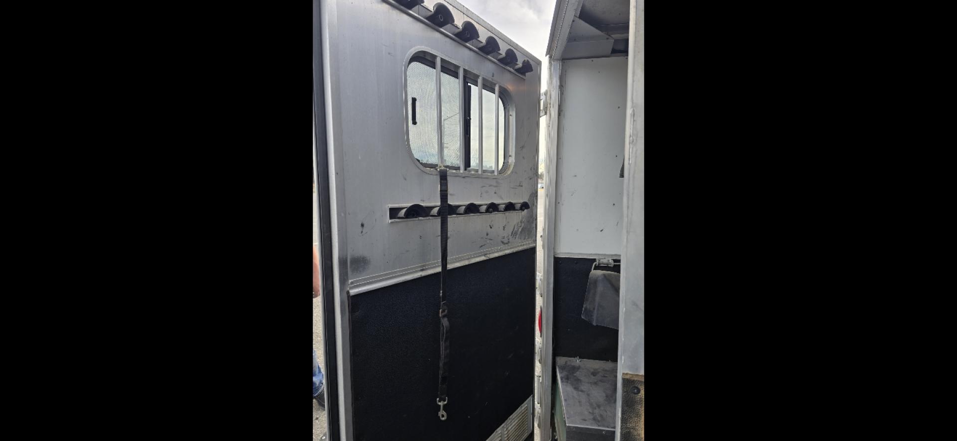 2006 White Exiss 3 Horse LQ , located at 923 US HWY 87 E., Billings, MT, 59101, (406) 245-0456, 45.795788, -108.451881 - Photo#20