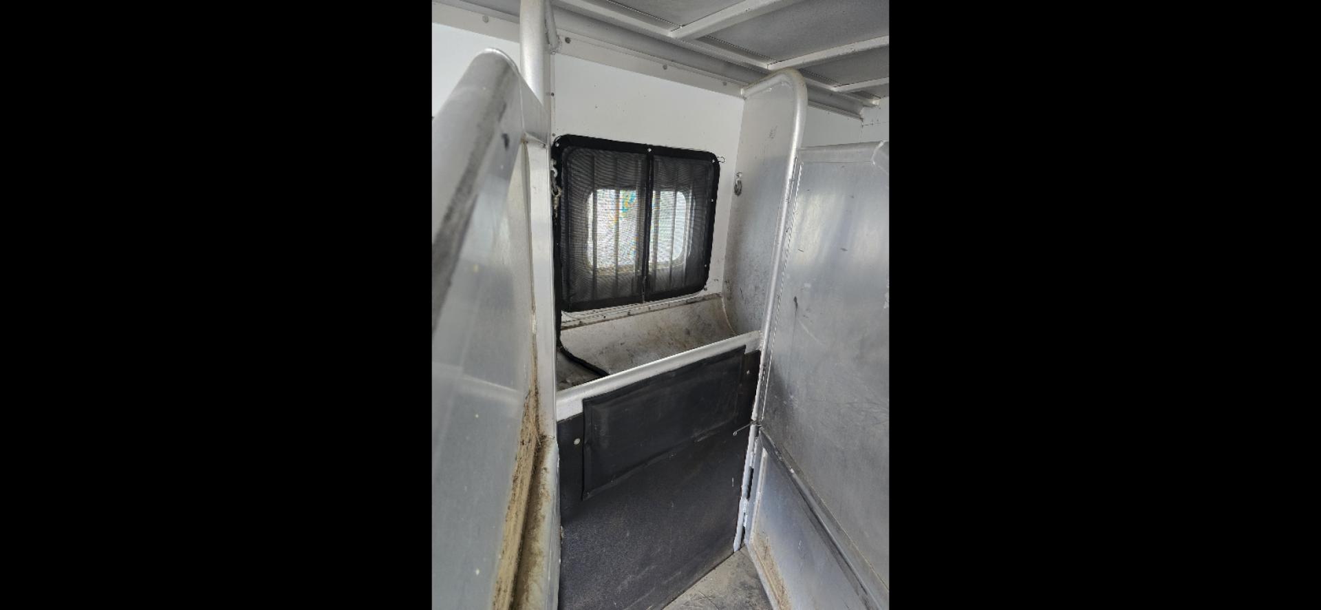 2006 White Exiss 3 Horse LQ , located at 923 US HWY 87 E., Billings, MT, 59101, (406) 245-0456, 45.795788, -108.451881 - Photo#18