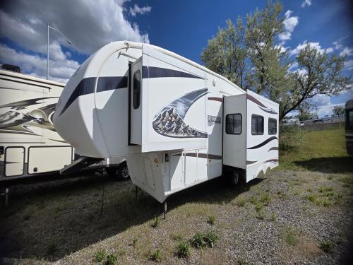 2010 MT Mountaineer 2 slides 5th wheel