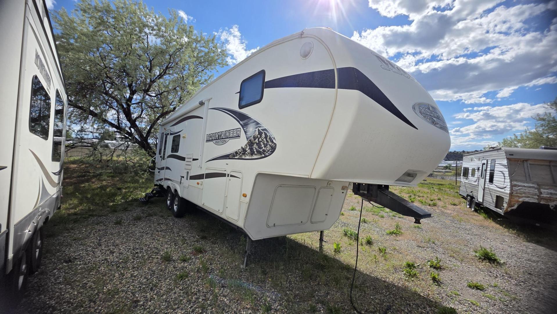 2010 White Keystone MT Mountaineer , located at 923 US HWY 87 E., Billings, MT, 59101, (406) 245-0456, 45.795788, -108.451881 - Photo#1