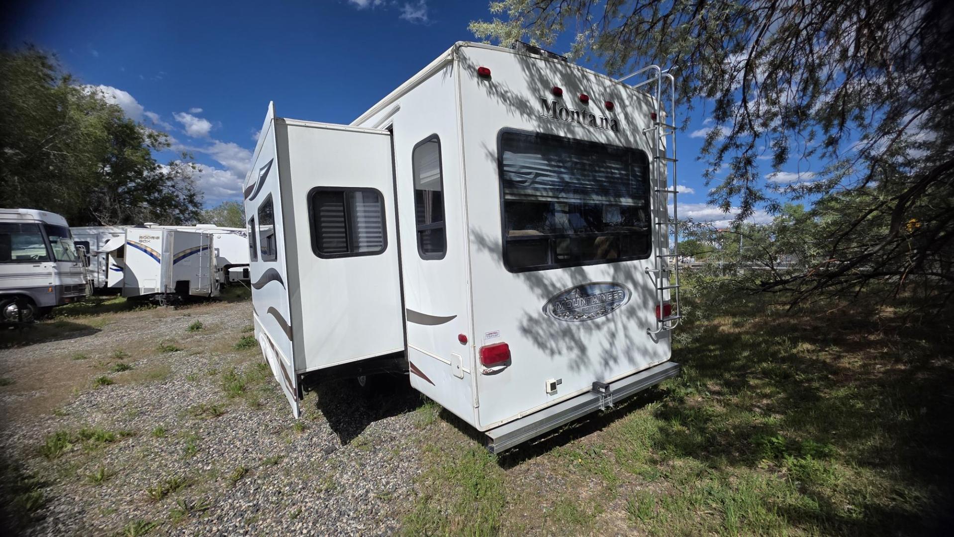 2010 White Keystone MT Mountaineer , located at 923 US HWY 87 E., Billings, MT, 59101, (406) 245-0456, 45.795788, -108.451881 - Photo#2