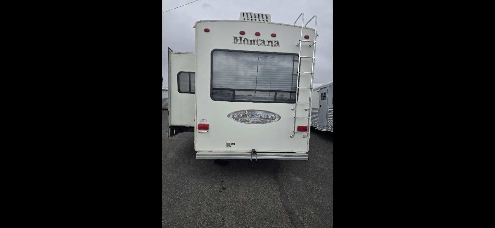 2010 White Keystone MT Mountaineer , located at 923 US HWY 87 E., Billings, MT, 59101, (406) 245-0456, 45.795788, -108.451881 - 2010 Keystone Montana Montaineer Located in Billings MT $12,500 This is an absolutely gorgeous 5th wheel trailer. 31' long, 2 slides, rear living room with two chairs, front queen walk around bed, Designer closet, couch makes into a bed, could sleep 4. Auto front and rear jacks, 4 season, he - Photo#3