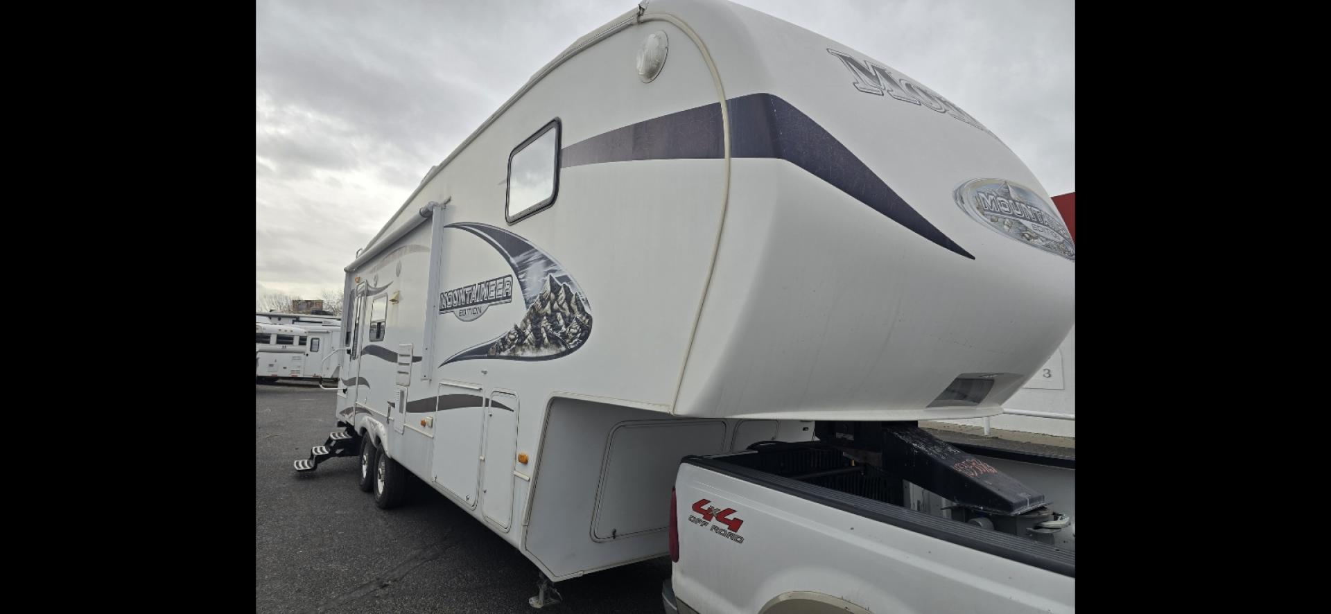 2010 White Keystone MT Mountaineer , located at 923 US HWY 87 E., Billings, MT, 59101, (406) 245-0456, 45.795788, -108.451881 - 2010 Keystone Montana Montaineer Located in Billings MT $12,500 This is an absolutely gorgeous 5th wheel trailer. 31' long, 2 slides, rear living room with two chairs, front queen walk around bed, Designer closet, couch makes into a bed, could sleep 4. Auto front and rear jacks, 4 season, he - Photo#2