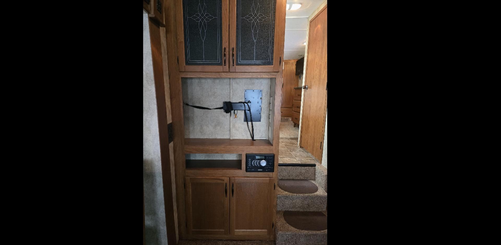 2010 White Keystone MT Mountaineer , located at 923 US HWY 87 E., Billings, MT, 59101, (406) 245-0456, 45.795788, -108.451881 - 2010 Keystone Montana Montaineer Located in Billings MT $12,500 This is an absolutely gorgeous 5th wheel trailer. 31' long, 2 slides, rear living room with two chairs, front queen walk around bed, Designer closet, couch makes into a bed, could sleep 4. Auto front and rear jacks, 4 season, he - Photo#9