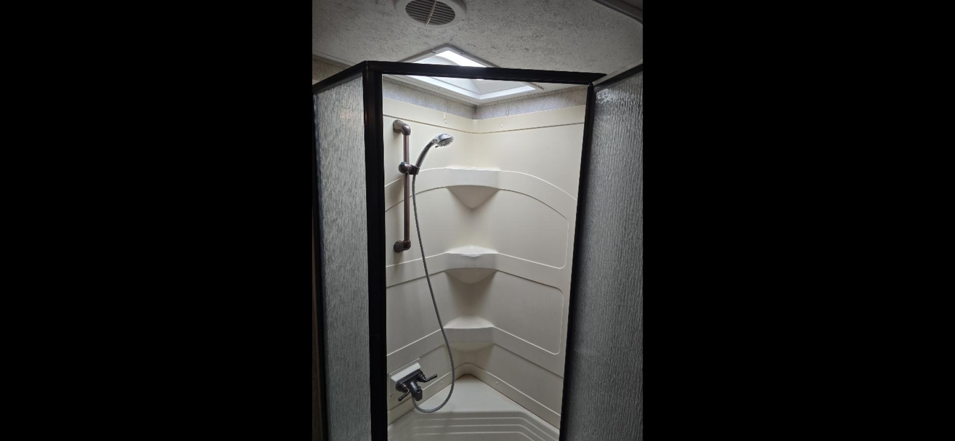 2010 White Keystone MT Mountaineer , located at 923 US HWY 87 E., Billings, MT, 59101, (406) 245-0456, 45.795788, -108.451881 - 2010 Keystone Montana Montaineer Located in Billings MT $12,500 This is an absolutely gorgeous 5th wheel trailer. 31' long, 2 slides, rear living room with two chairs, front queen walk around bed, Designer closet, couch makes into a bed, could sleep 4. Auto front and rear jacks, 4 season, he - Photo#13