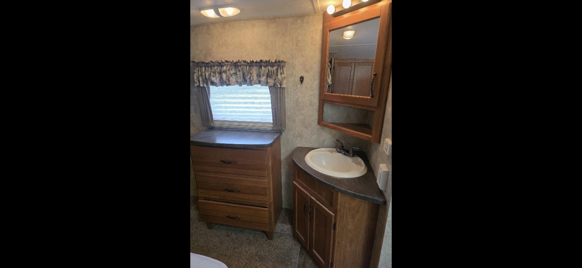 2010 White Keystone MT Mountaineer , located at 923 US HWY 87 E., Billings, MT, 59101, (406) 245-0456, 45.795788, -108.451881 - 2010 Keystone Montana Montaineer Located in Billings MT $12,500 This is an absolutely gorgeous 5th wheel trailer. 31' long, 2 slides, rear living room with two chairs, front queen walk around bed, Designer closet, couch makes into a bed, could sleep 4. Auto front and rear jacks, 4 season, he - Photo#14