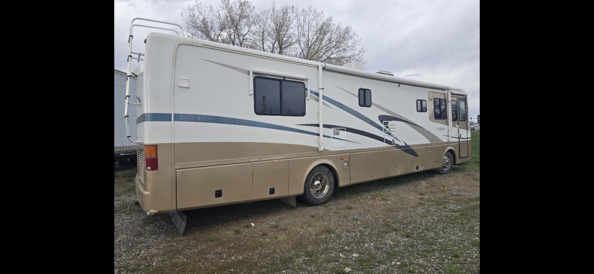 2002 White Holiday Rambler Endeavor , Automatic transmission, located at 923 US HWY 87 E., Billings, MT, 59101, (406) 245-0456, 45.795788, -108.451881 - 2002 Holiday Endeavor Diesel Pusher Located in Billings MT $38,900 This is an extremely nice clean Class A motor home with 2 slides and only 65,088 miles. 3 Owners with most recent at 5 years. 330 hsp Cummins and 6 speed Allison tranny. Backup camera, leveling jacks, 7500 Onan generator, d - Photo#2