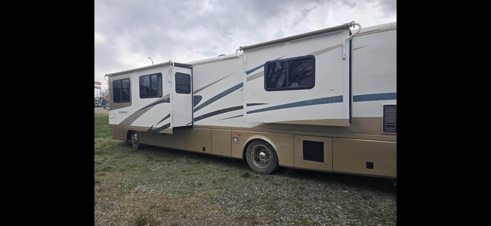 2002 White Holiday Rambler Endeavor , Automatic transmission, located at 923 US HWY 87 E., Billings, MT, 59101, (406) 245-0456, 45.795788, -108.451881 - 2002 Holiday Endeavor Diesel Pusher Located in Billings MT $38,900 This is an extremely nice clean Class A motor home with 2 slides and only 65,088 miles. 3 Owners with most recent at 5 years. 330 hsp Cummins and 6 speed Allison tranny. Backup camera, leveling jacks, 7500 Onan generator, d - Photo#1