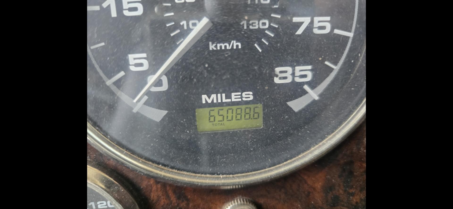 2002 White Holiday Rambler Endeavor , Automatic transmission, located at 923 US HWY 87 E., Billings, MT, 59101, (406) 245-0456, 45.795788, -108.451881 - 2002 Holiday Endeavor Diesel Pusher Located in Billings MT $38,900 This is an extremely nice clean Class A motor home with 2 slides and only 65,088 miles. 3 Owners with most recent at 5 years. 330 hsp Cummins and 6 speed Allison tranny. Backup camera, leveling jacks, 7500 Onan generator, d - Photo#18