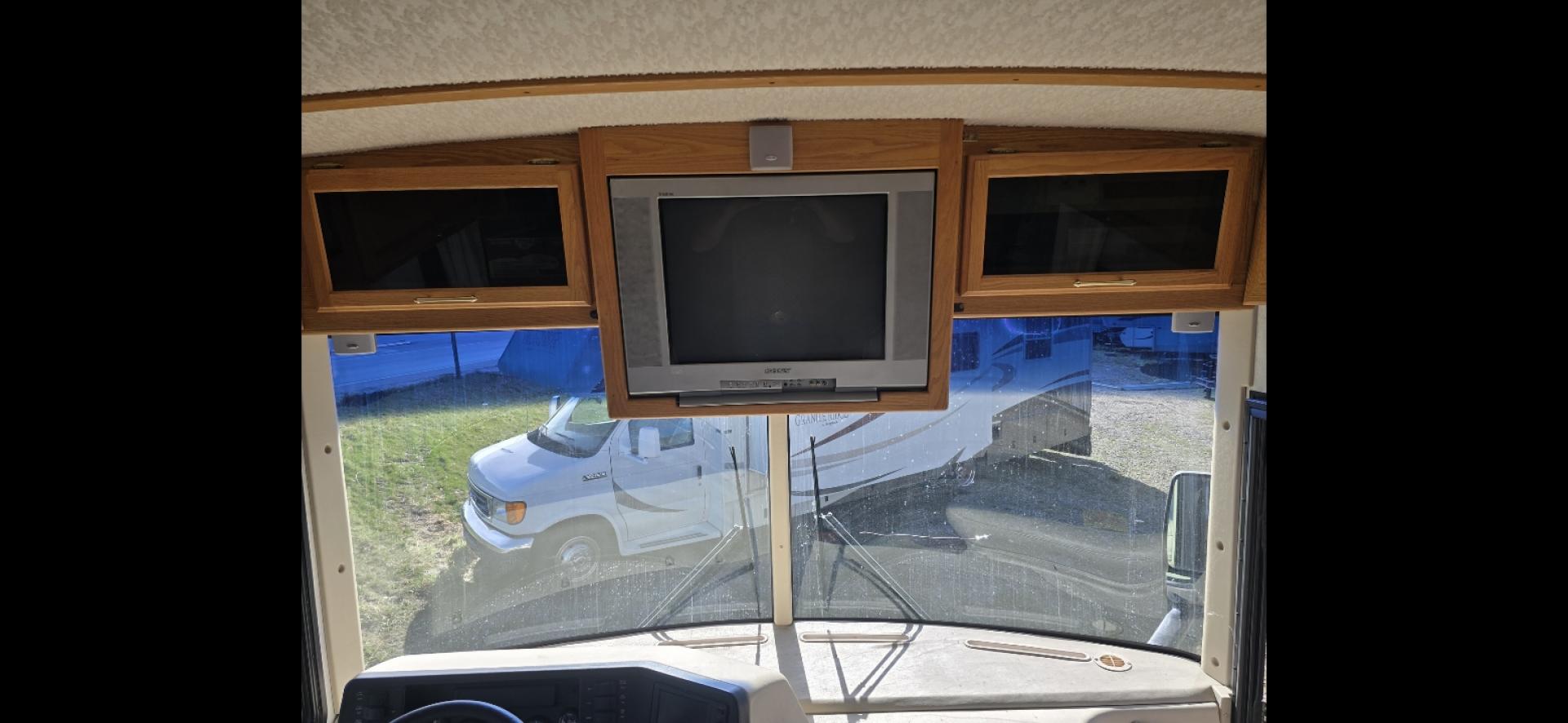 2004 Brown Winnebago Journey , located at 923 US HWY 87 E., Billings, MT, 59101, (406) 245-0456, 45.795788, -108.451881 - 2004 Winnebago Journey 34H Located in Billings MT $41,900 READY TO GO!!!! Nice 34' class A motor home with two slides, model 34H, 330 hsp cat diesel pusher, freightliner chassis, full body paint, 50,461 miles, wired for towing, backup camera, leveling jacks, four season, tires like new. WE C - Photo#7