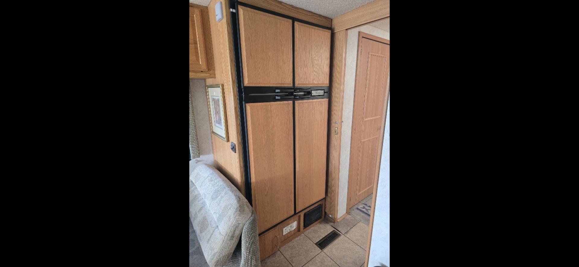 2004 Brown Winnebago Journey , located at 923 US HWY 87 E., Billings, MT, 59101, (406) 245-0456, 45.795788, -108.451881 - 2004 Winnebago Journey 34H Located in Billings MT $41,900 READY TO GO!!!! Nice 34' class A motor home with two slides, model 34H, 330 hsp cat diesel pusher, freightliner chassis, full body paint, 50,461 miles, wired for towing, backup camera, leveling jacks, four season, tires like new. WE C - Photo#12