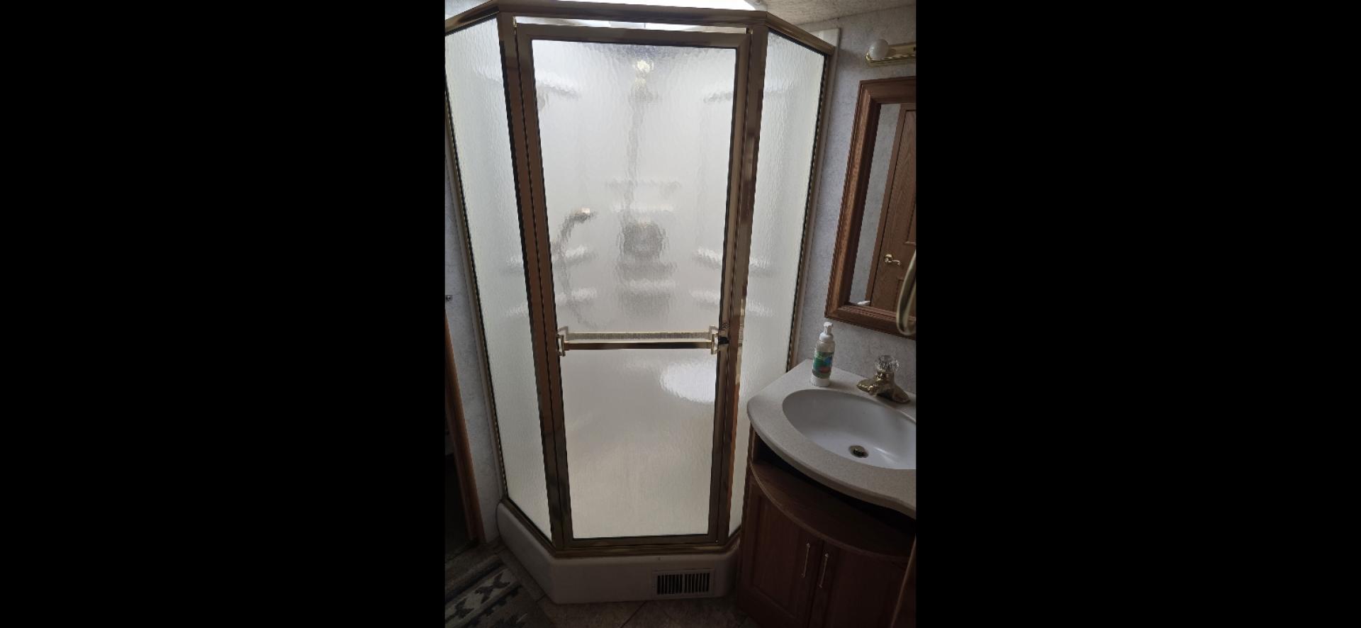 2004 Brown Winnebago Journey , located at 923 US HWY 87 E., Billings, MT, 59101, (406) 245-0456, 45.795788, -108.451881 - 2004 Winnebago Journey 34H Located in Billings MT $41,900 READY TO GO!!!! Nice 34' class A motor home with two slides, model 34H, 330 hsp cat diesel pusher, freightliner chassis, full body paint, 50,461 miles, wired for towing, backup camera, leveling jacks, four season, tires like new. WE C - Photo#13