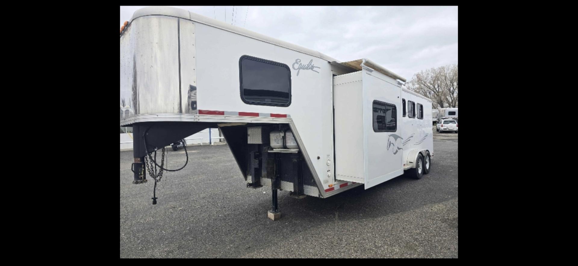 2006 Silver Merhow 4 Horse LQ , located at 923 US HWY 87 E., Billings, MT, 59101, (406) 245-0456, 45.795788, -108.451881 - 2006 Merhow 4 Horse w/slide Located in Billings MT $35,900 Locally owned MT trailer with 2 owners!! If you're wanting to do something recreational, besides horses, this is your trailer. The tack is removable. This is a super nice living quarter with a slide, 4 horse slant, 7' wide. Aluminum - Photo#1