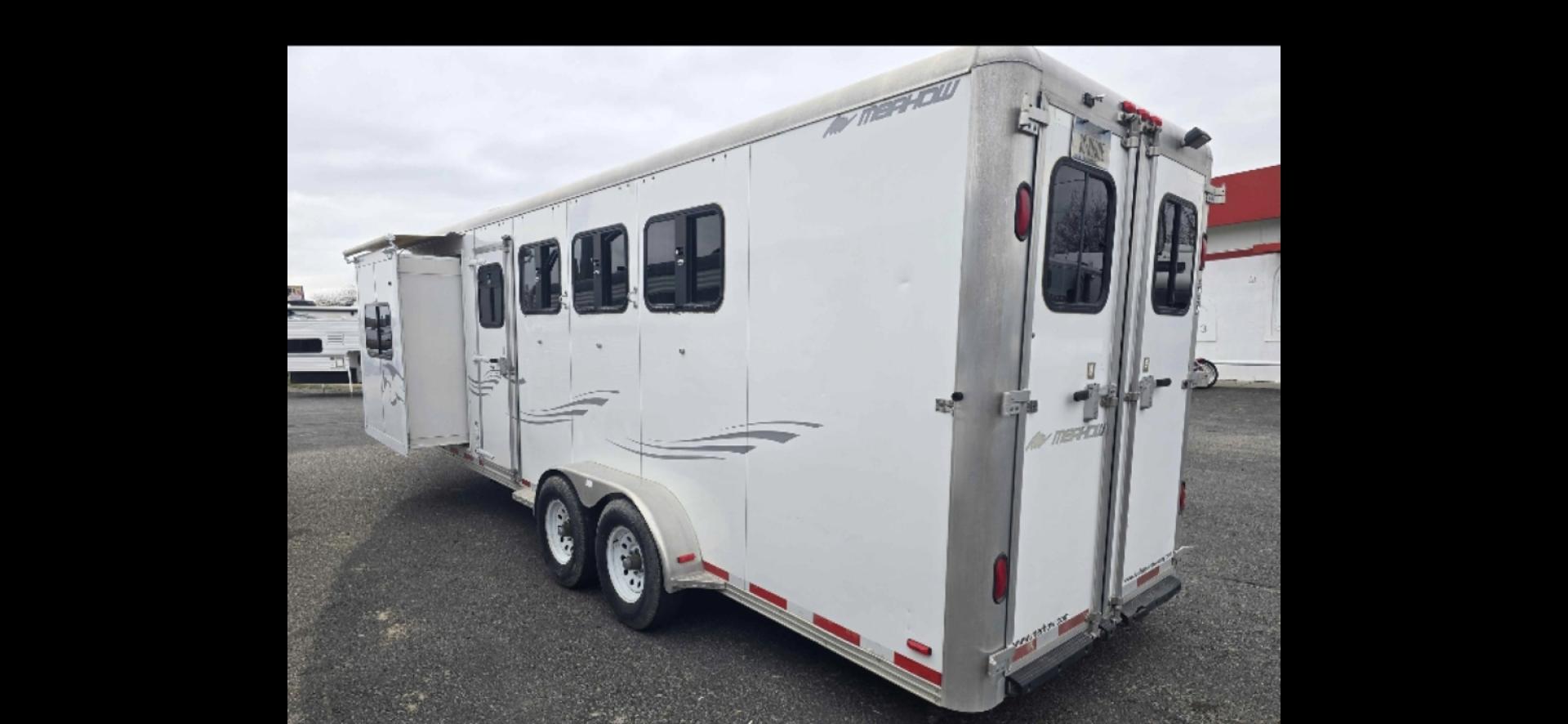 2006 Silver Merhow 4 Horse LQ , located at 923 US HWY 87 E., Billings, MT, 59101, (406) 245-0456, 45.795788, -108.451881 - 2006 Merhow 4 Horse w/slide Located in Billings MT $35,900 Locally owned MT trailer with 2 owners!! If you're wanting to do something recreational, besides horses, this is your trailer. The tack is removable. This is a super nice living quarter with a slide, 4 horse slant, 7' wide. Aluminum - Photo#2
