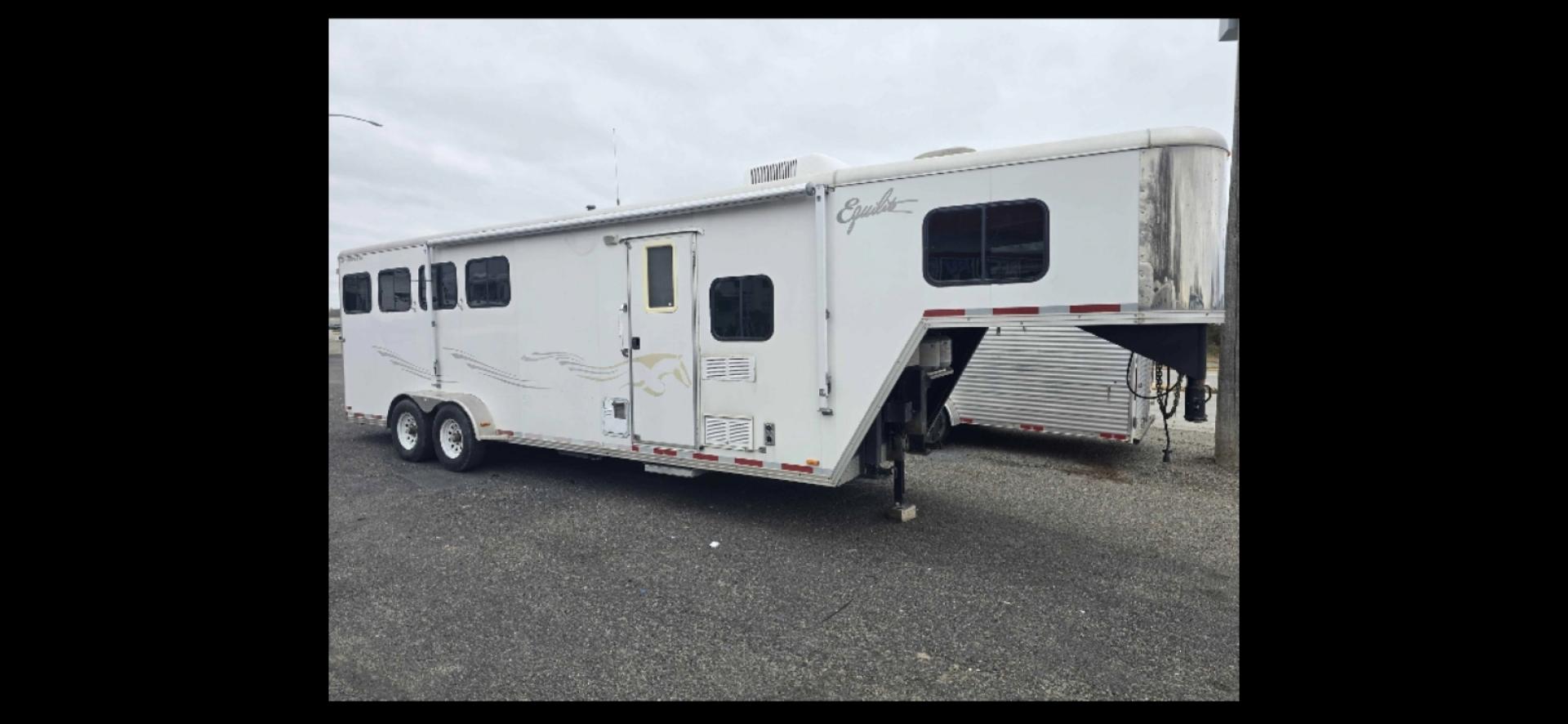 2006 Silver Merhow 4 Horse LQ , located at 923 US HWY 87 E., Billings, MT, 59101, (406) 245-0456, 45.795788, -108.451881 - 2006 Merhow 4 Horse w/slide Located in Billings MT $35,900 Locally owned MT trailer with 2 owners!! If you're wanting to do something recreational, besides horses, this is your trailer. The tack is removable. This is a super nice living quarter with a slide, 4 horse slant, 7' wide. Aluminum - Photo#0