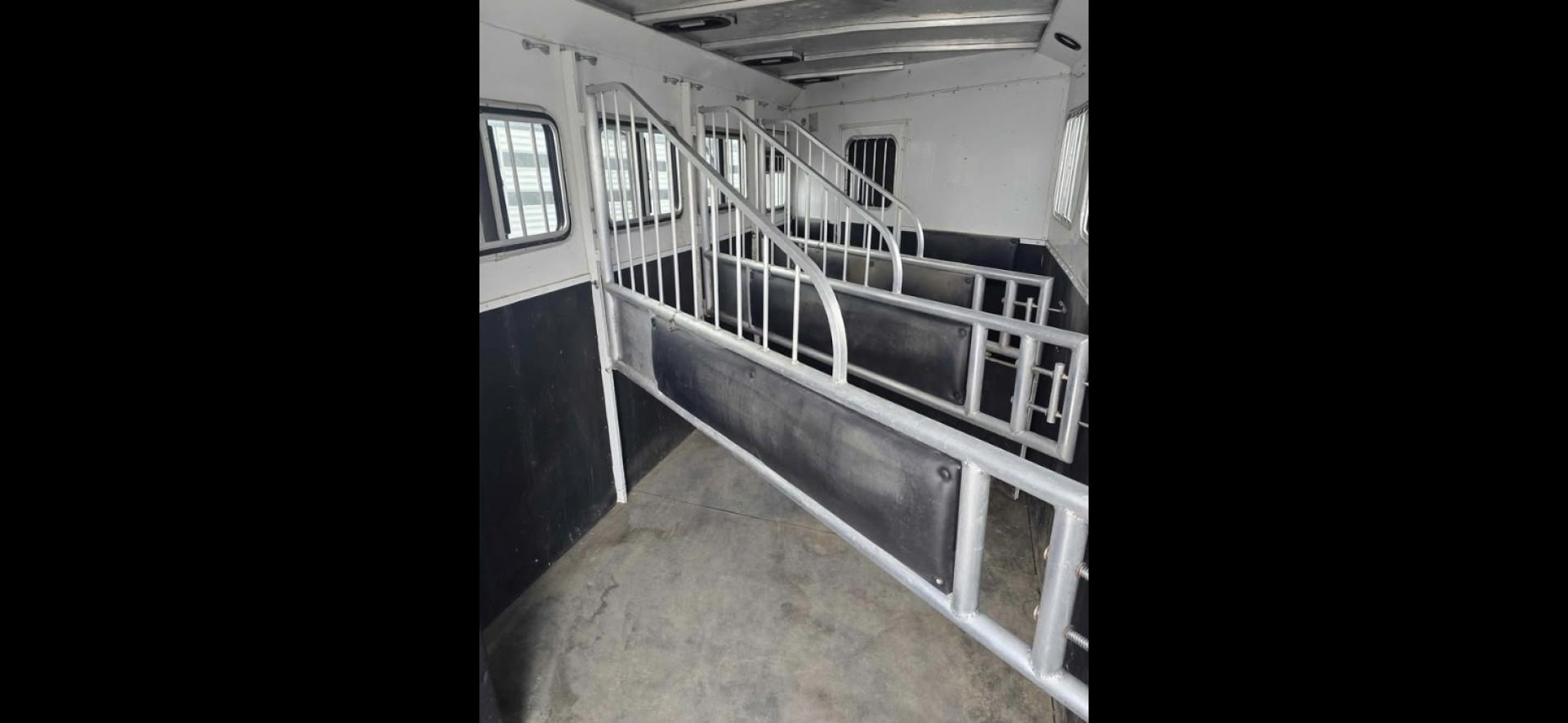 2006 Silver Merhow 4 Horse LQ , located at 923 US HWY 87 E., Billings, MT, 59101, (406) 245-0456, 45.795788, -108.451881 - 2006 Merhow 4 Horse w/slide Located in Billings MT $35,900 Locally owned MT trailer with 2 owners!! If you're wanting to do something recreational, besides horses, this is your trailer. The tack is removable. This is a super nice living quarter with a slide, 4 horse slant, 7' wide. Aluminum - Photo#6