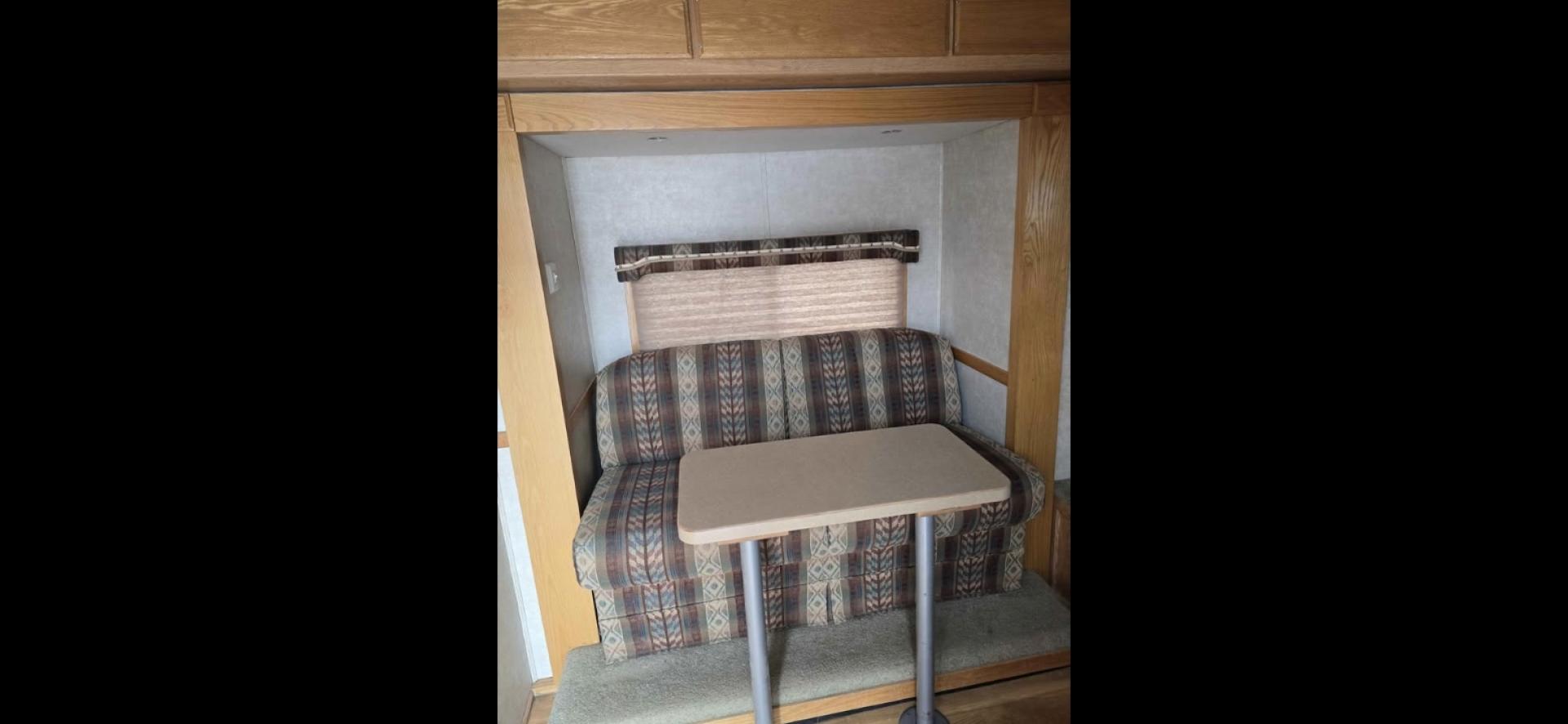 2006 Silver Merhow 4 Horse LQ , located at 923 US HWY 87 E., Billings, MT, 59101, (406) 245-0456, 45.795788, -108.451881 - 2006 Merhow 4 Horse w/slide Located in Billings MT $35,900 Locally owned MT trailer with 2 owners!! If you're wanting to do something recreational, besides horses, this is your trailer. The tack is removable. This is a super nice living quarter with a slide, 4 horse slant, 7' wide. Aluminum - Photo#9