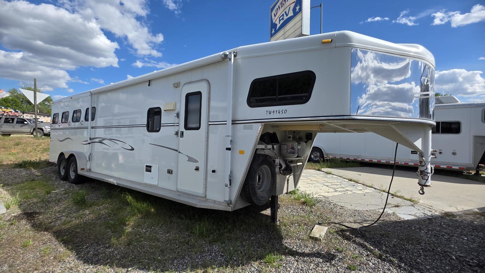 2005 White Merhow 4 Horse w/Slide , located at 923 US HWY 87 E., Billings, MT, 59101, (406) 245-0456, 45.795788, -108.451881 - 2005 Trails West Sierra 9140SO 4 Horse LQ 2005 Trails West 4 Horse w/slide Located in Billings MT $27,500 Nice Clean Trailer-Model 9140SO 4 horse with a full auto slide and electric front jack, 7' wide, w/mangers, 11' Shortwall, huge neo angle shower, full bath, shower toilet, a c, hot water - Photo#1