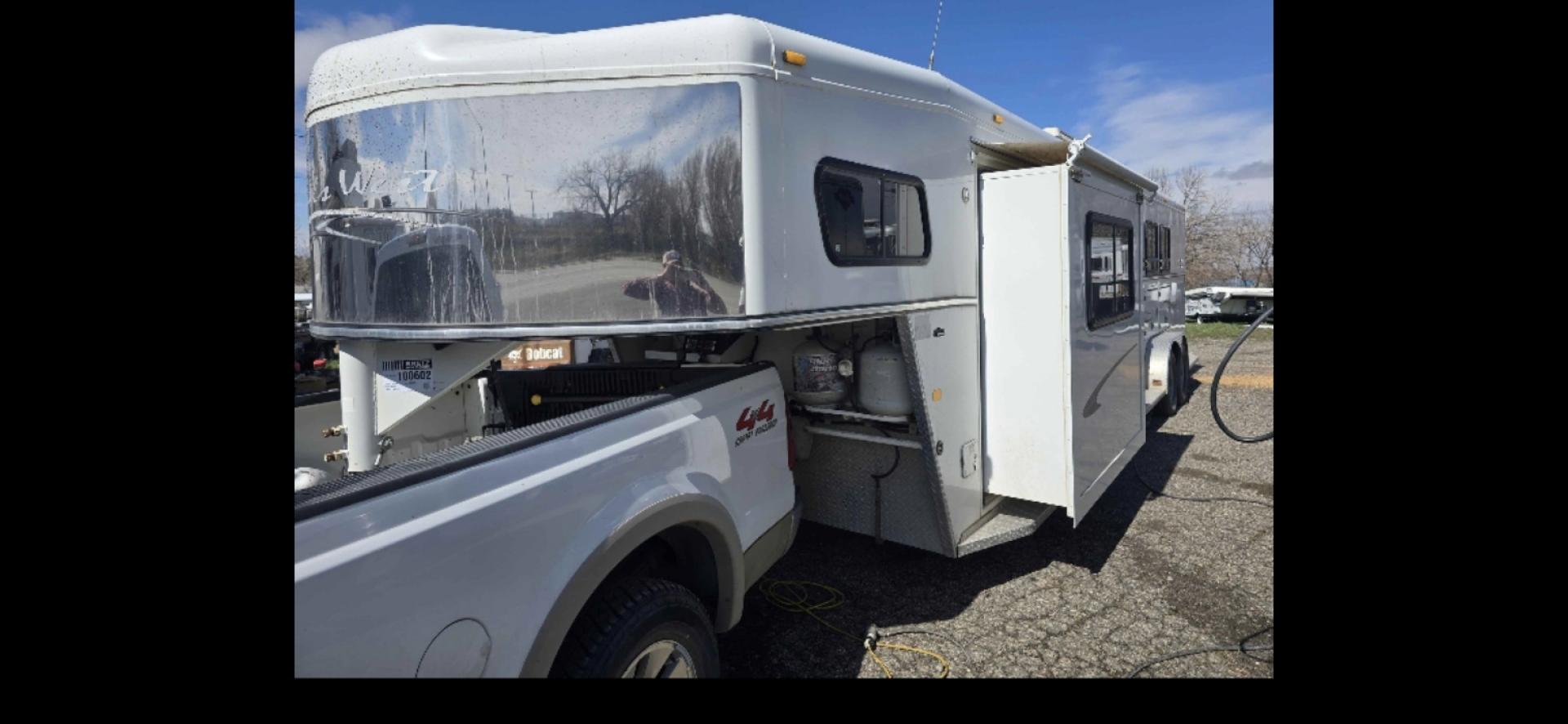 2005 White Merhow 4 Horse w/Slide , located at 923 US HWY 87 E., Billings, MT, 59101, (406) 245-0456, 45.795788, -108.451881 - 2005 Trails West Sierra 9140SO 4 Horse LQ 2005 Trails West 4 Horse w/slide Located in Billings MT $27,500 Nice Clean Trailer-Model 9140SO 4 horse with a full auto slide and electric front jack, 7' wide, w/mangers, 11' Shortwall, huge neo angle shower, full bath, shower toilet, a c, hot water - Photo#1
