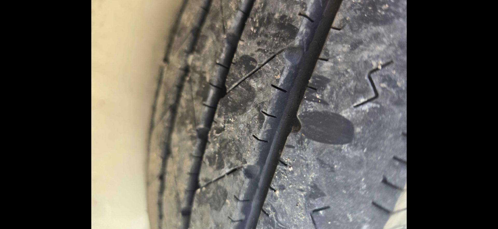 2005 White Merhow 4 Horse w/Slide , located at 923 US HWY 87 E., Billings, MT, 59101, (406) 245-0456, 45.795788, -108.451881 - 2005 Trails West Sierra 9140SO 4 Horse LQ 2005 Trails West 4 Horse w/slide Located in Billings MT $27,500 Nice Clean Trailer-Model 9140SO 4 horse with a full auto slide and electric front jack, 7' wide, w/mangers, 11' Shortwall, huge neo angle shower, full bath, shower toilet, a c, hot water - Photo#5