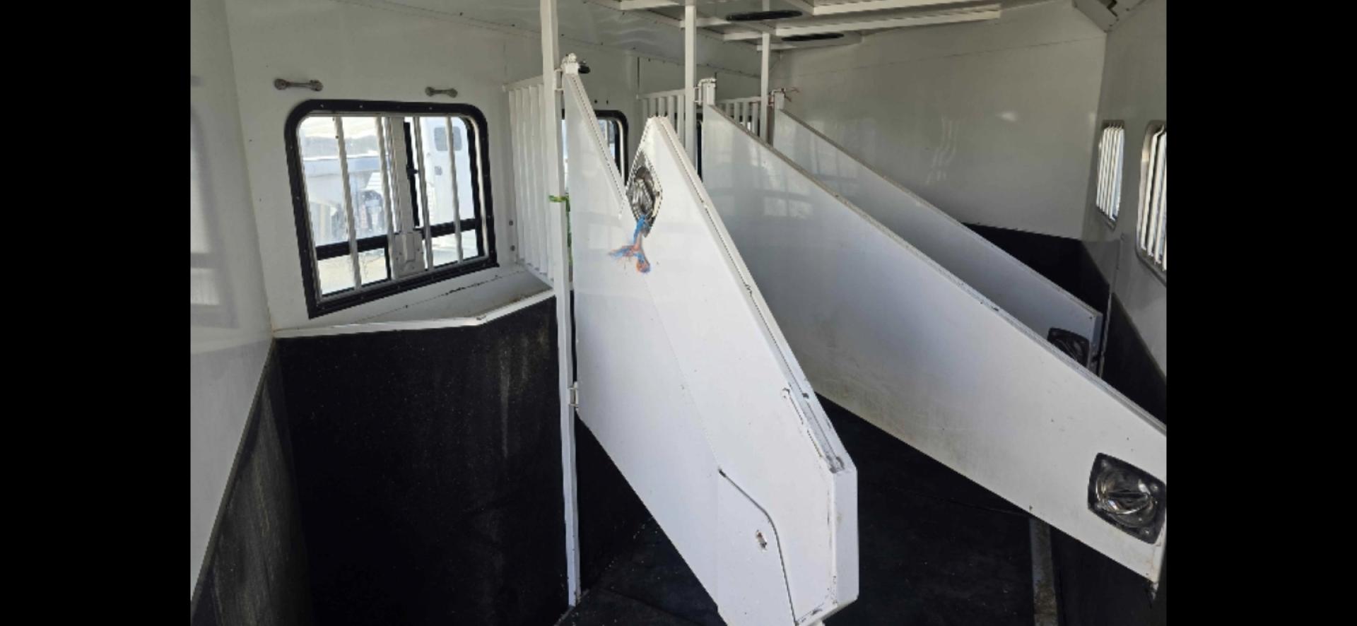 2005 White Merhow 4 Horse w/Slide , located at 923 US HWY 87 E., Billings, MT, 59101, (406) 245-0456, 45.795788, -108.451881 - 2005 Trails West Sierra 9140SO 4 Horse LQ 2005 Trails West 4 Horse w/slide Located in Billings MT $27,500 Nice Clean Trailer-Model 9140SO 4 horse with a full auto slide and electric front jack, 7' wide, w/mangers, 11' Shortwall, huge neo angle shower, full bath, shower toilet, a c, hot water - Photo#6