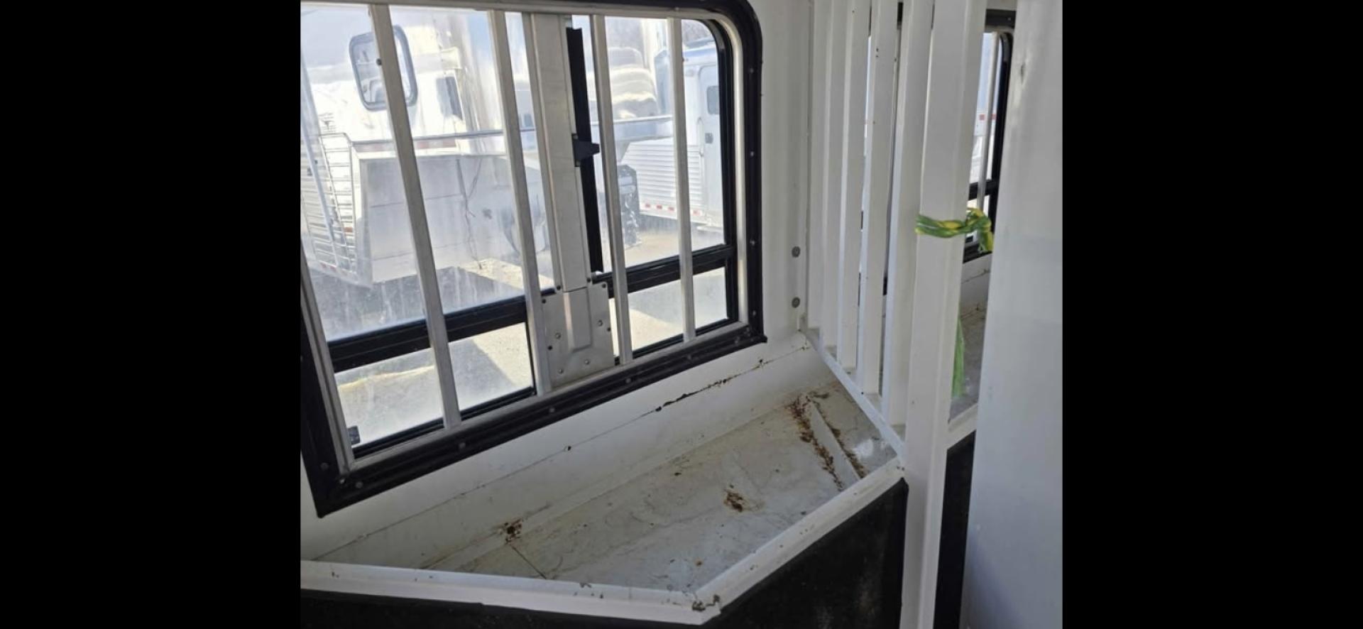 2005 White Merhow 4 Horse w/Slide , located at 923 US HWY 87 E., Billings, MT, 59101, (406) 245-0456, 45.795788, -108.451881 - 2005 Trails West Sierra 9140SO 4 Horse LQ 2005 Trails West 4 Horse w/slide Located in Billings MT $27,500 Nice Clean Trailer-Model 9140SO 4 horse with a full auto slide and electric front jack, 7' wide, w/mangers, 11' Shortwall, huge neo angle shower, full bath, shower toilet, a c, hot water - Photo#7